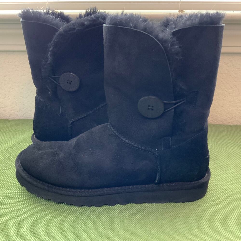 UGG Australia Bailey Button Classic Black Suede Shearling Boots Womens Size 7